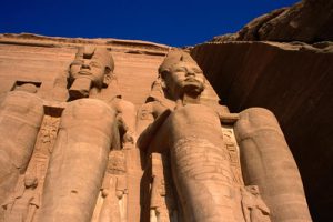 giant-statues-at-temple-complex-at-abu-simbel